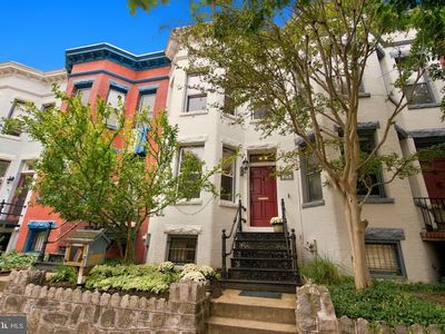 315 E St SE