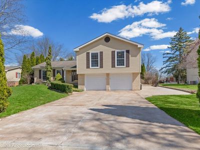 649 Greenbrier Ln