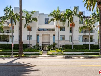 447 N Doheny Dr APT 104