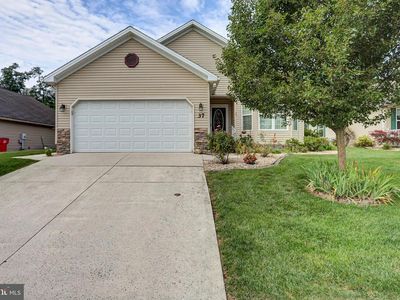 37 Colonial Ct