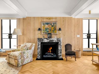 44 E 67th St APT 11D