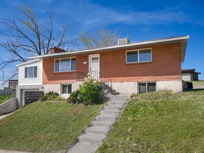 2466 W 5075 S