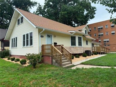 302 N Noyes Blvd