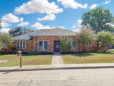 1910 Middle Glen Dr