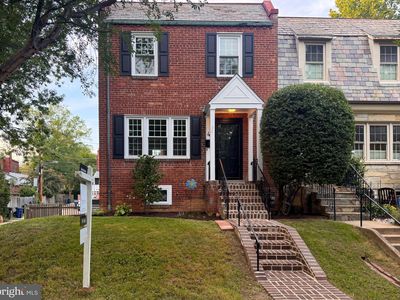 4 E Rosemont Ave