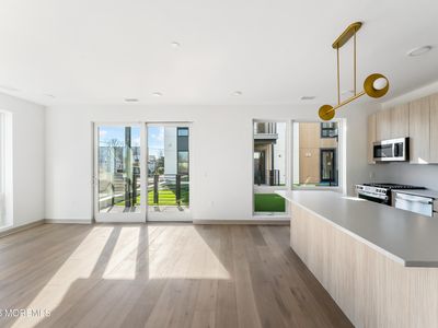 665 2nd Avenue #211
