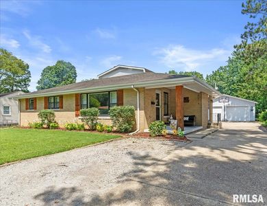 97 Circle Dr