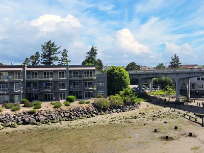 1220 Bay St #302