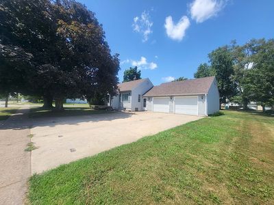 229 W Main St
