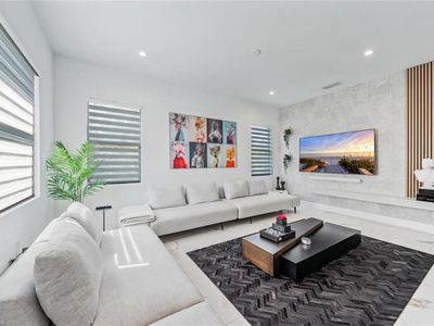 4064 Full Moon CT