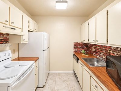 101 SW 132nd Way APT 304J