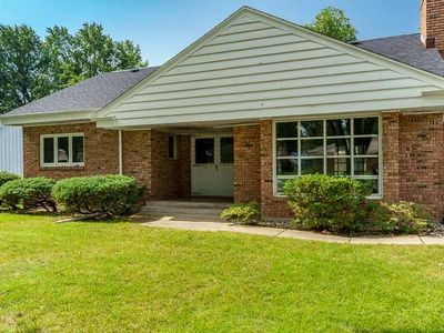 5803 Clarendon Dr