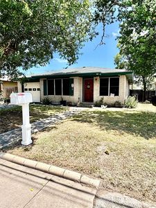 1013 Laredo St