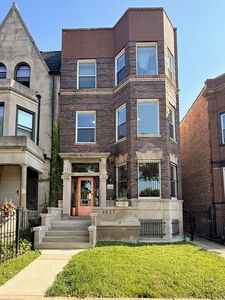 1527 E 66th Pl