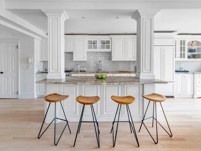 165 E 72nd St APT 16C