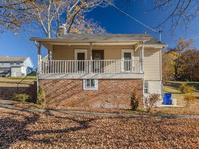 709 Westover Dr SW