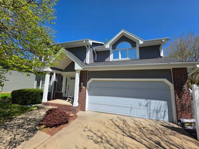 901 NW Cedarwood Dr