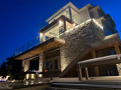 2200 Botanica Ln