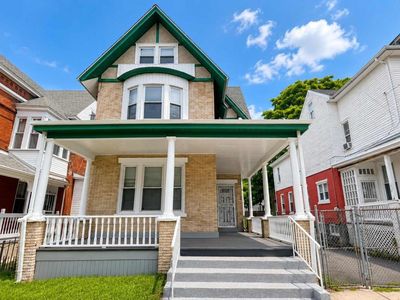 292 Spring St