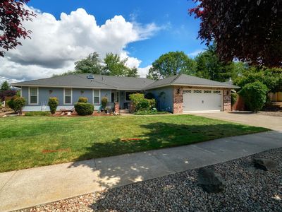 911 La Loma Dr