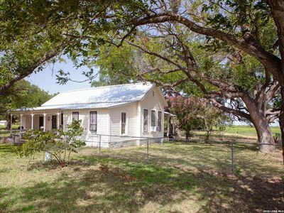 4901 LOWER SEGUIN (5 Acres) RD