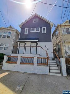 105 10th St
