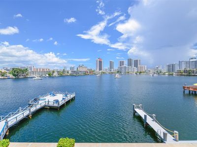 430 Golden Isles Dr APT 306