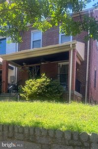 1963 S St SE