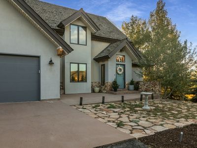 3980 S Woodland View Dr