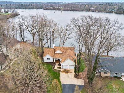 9895 Lakeview Dr