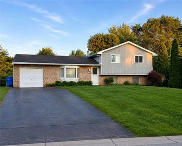 50 Kenwick Dr
