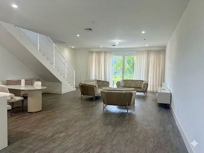 1045 NE 18th Ave #307