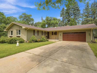 1527 E Windemere Cir NE