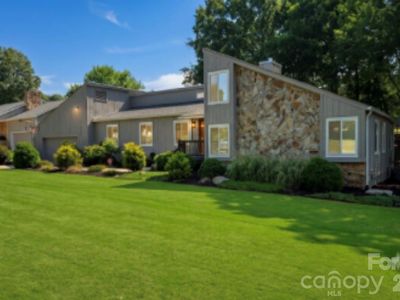 8401 Raintree Ln