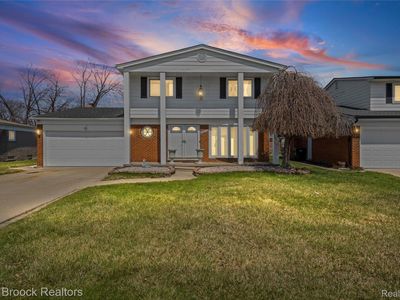 2923 Groves Dr