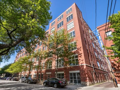 1735 N Paulina St APT 201