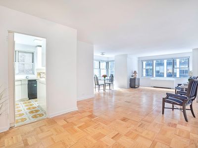 77 W 55th St APT 4B