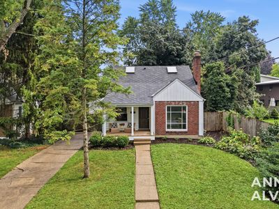 2200 Estelle Dr SE