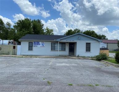 2403 E Emma Ave