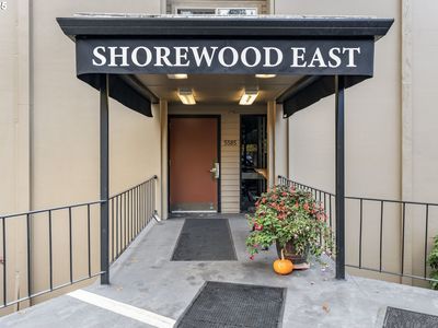 5585 E Evergreen Blvd