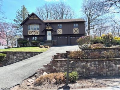 8 Loyola Ct