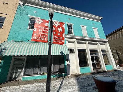 33 E Main St