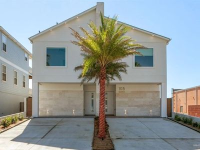 105A & 105B E Oleander St