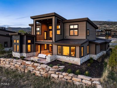 1746 E Thompson Peak Cir