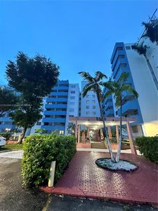 5050 NW 7th St APT 707