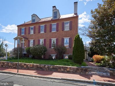 26 W Union St