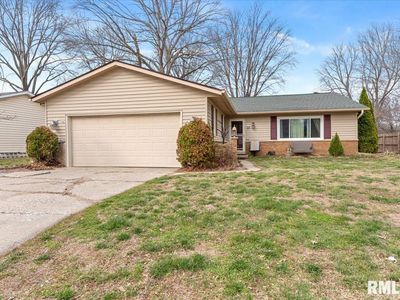 Property at 10 Lancelot Dr, Rochester, IL
