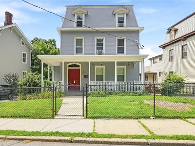 1095 Boston Post Road