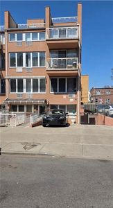 78 Bay 22nd St APT 3