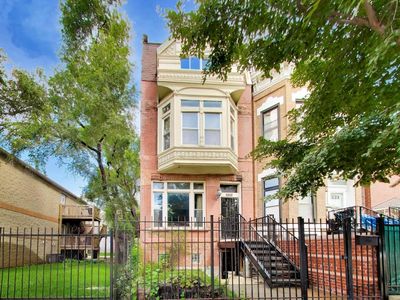 2252 W Warren Blvd